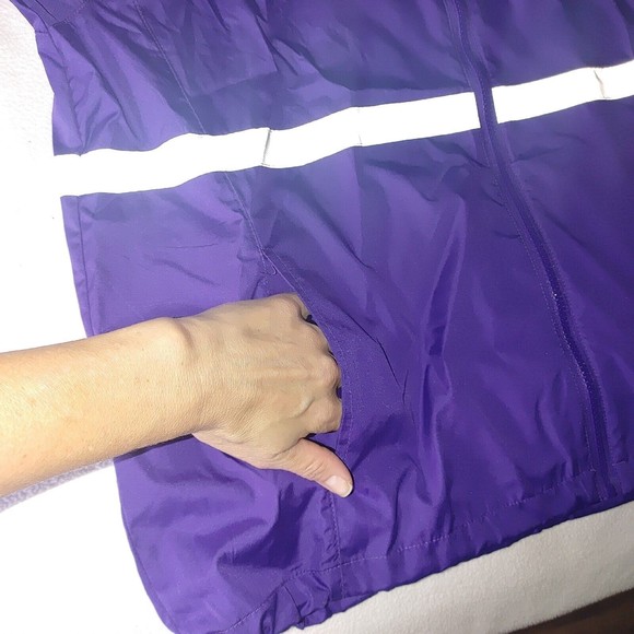 Disney Parks Hooded Windbreaker Jacket Size Medium Marathon Weekend Volunteer - Picture 6 of 10